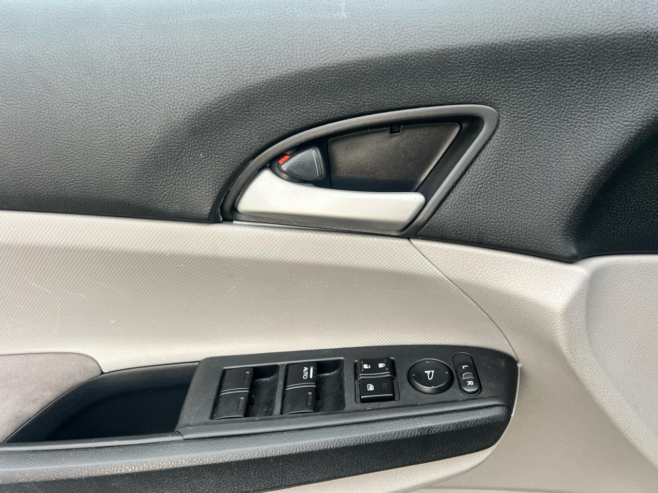 Honda Accord LX sedan AT 2012