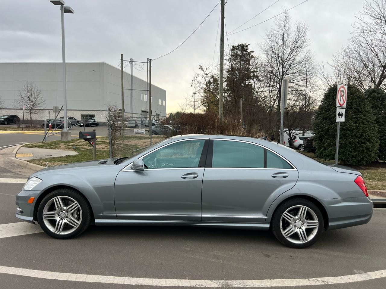 Mercedes-Benz S-Class S550 4-MATIC 2013