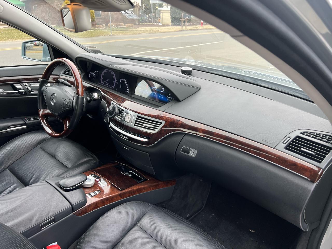 Mercedes-Benz S-Class S550 4-MATIC 2013