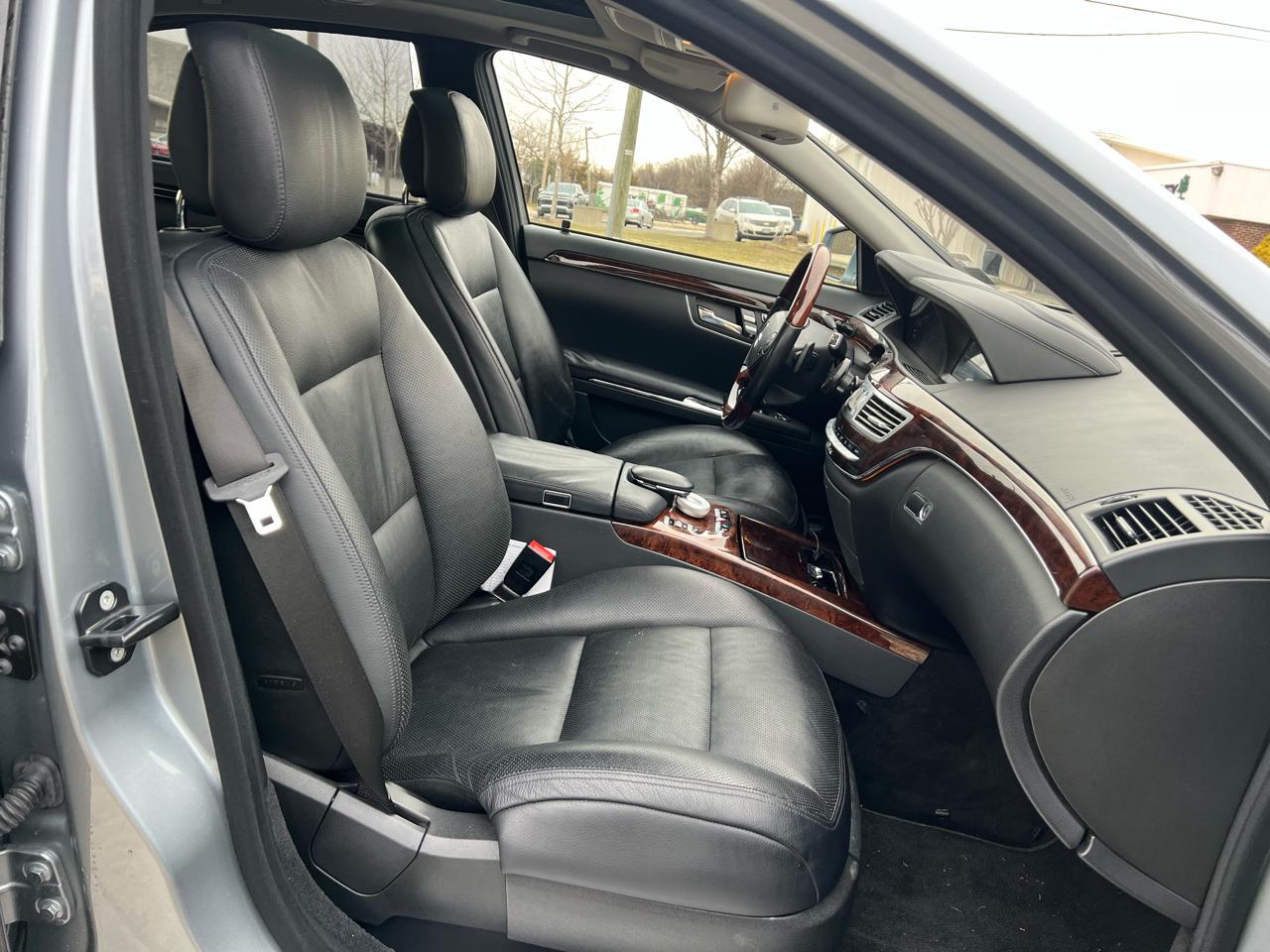 Mercedes-Benz S-Class S550 4-MATIC 2013