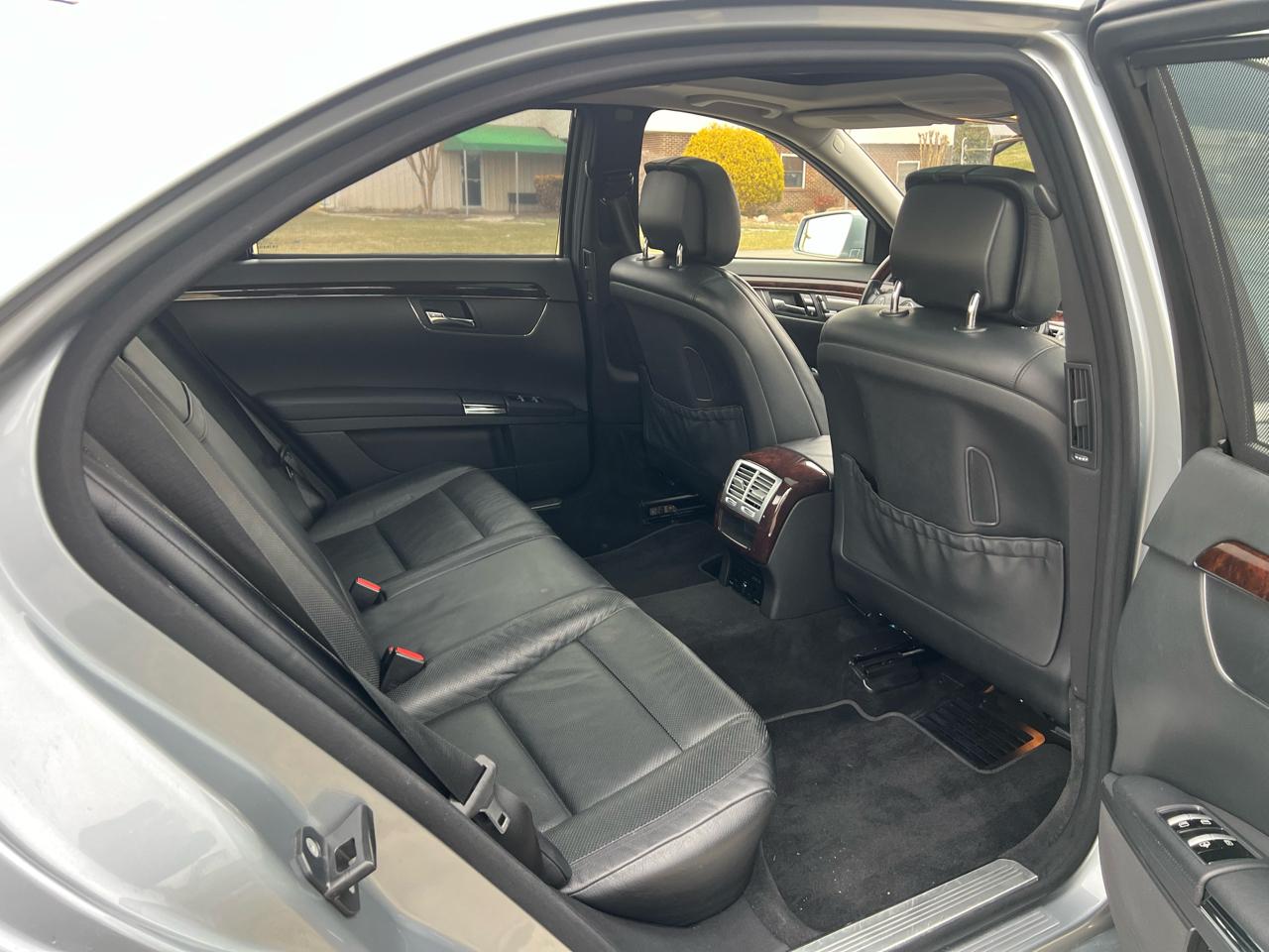 Mercedes-Benz S-Class S550 4-MATIC 2013