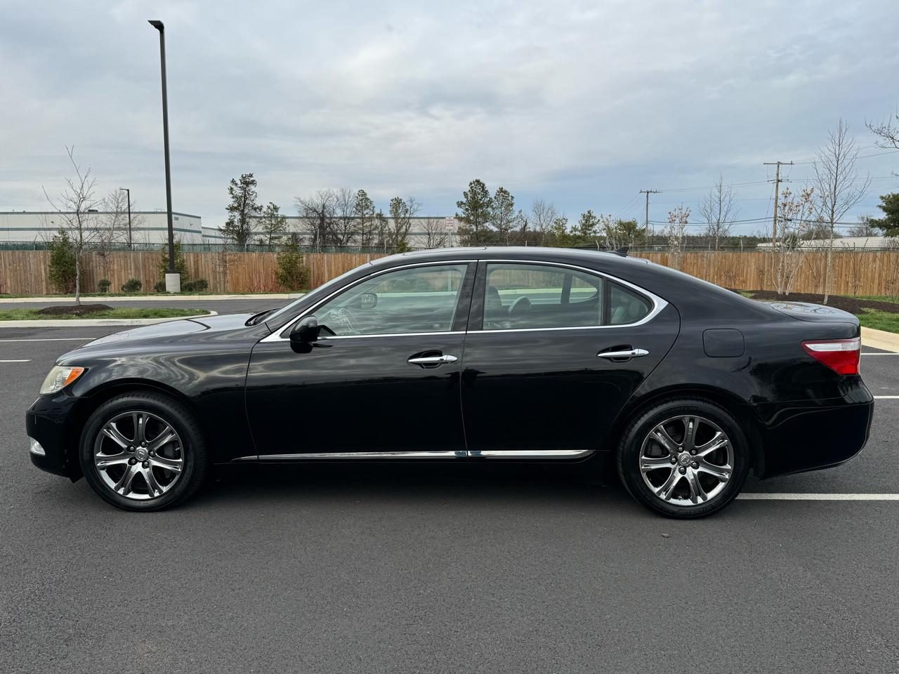 Lexus LS 460 Luxury Sedan AWD 2009