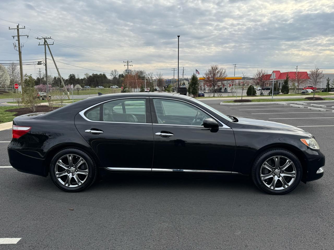 Lexus LS 460 Luxury Sedan AWD 2009