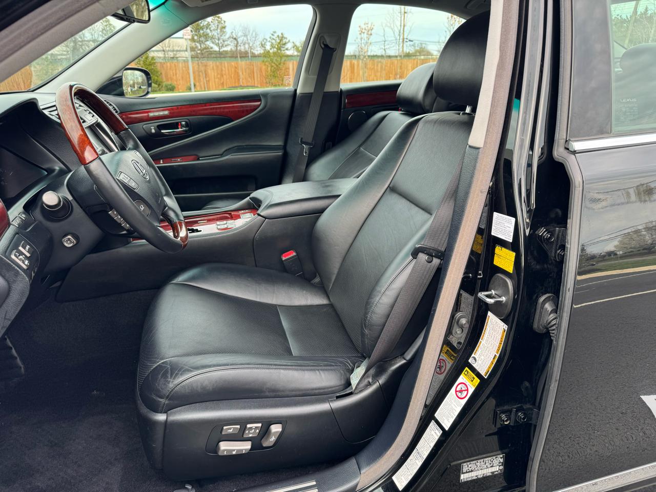 Lexus LS 460 Luxury Sedan AWD 2009