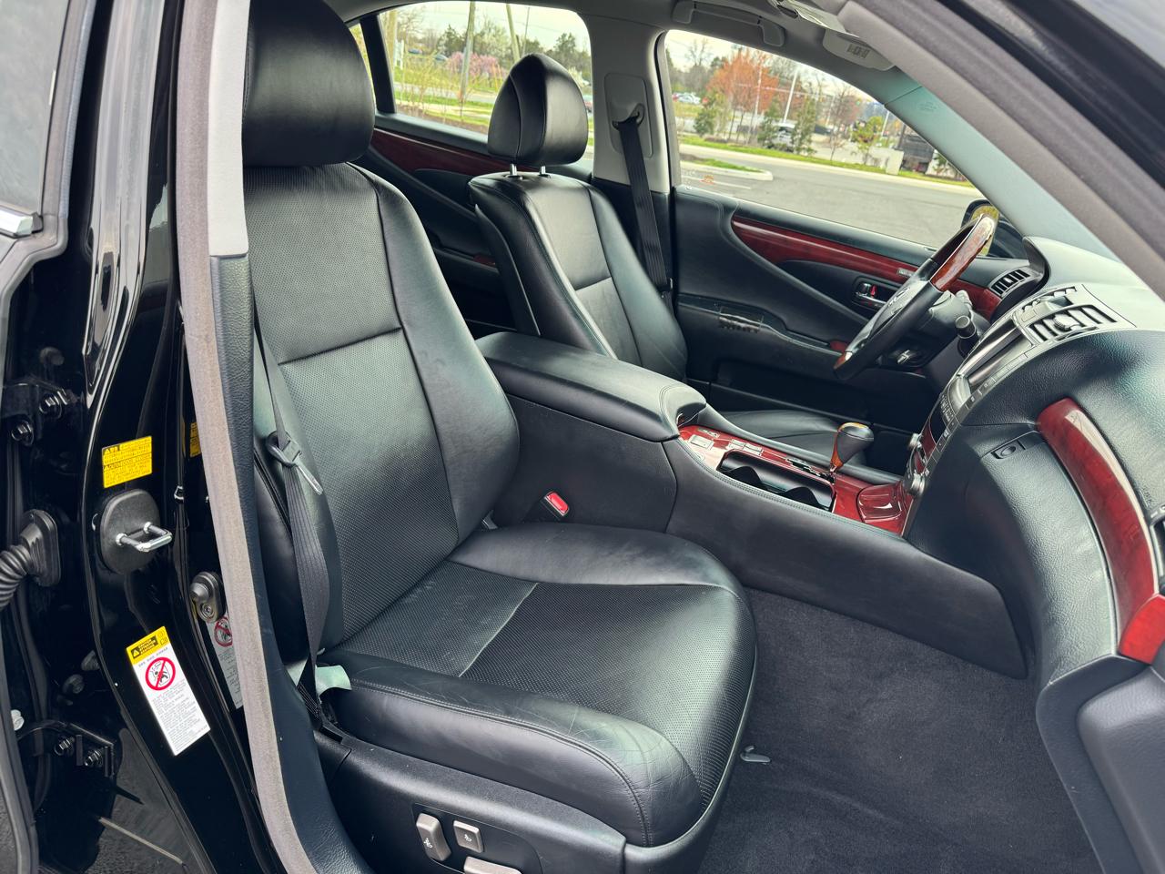 Lexus LS 460 Luxury Sedan AWD 2009