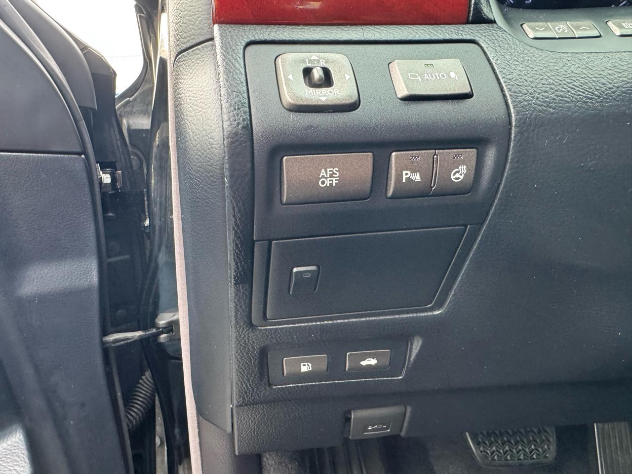 Lexus LS 460 Luxury Sedan AWD 2009