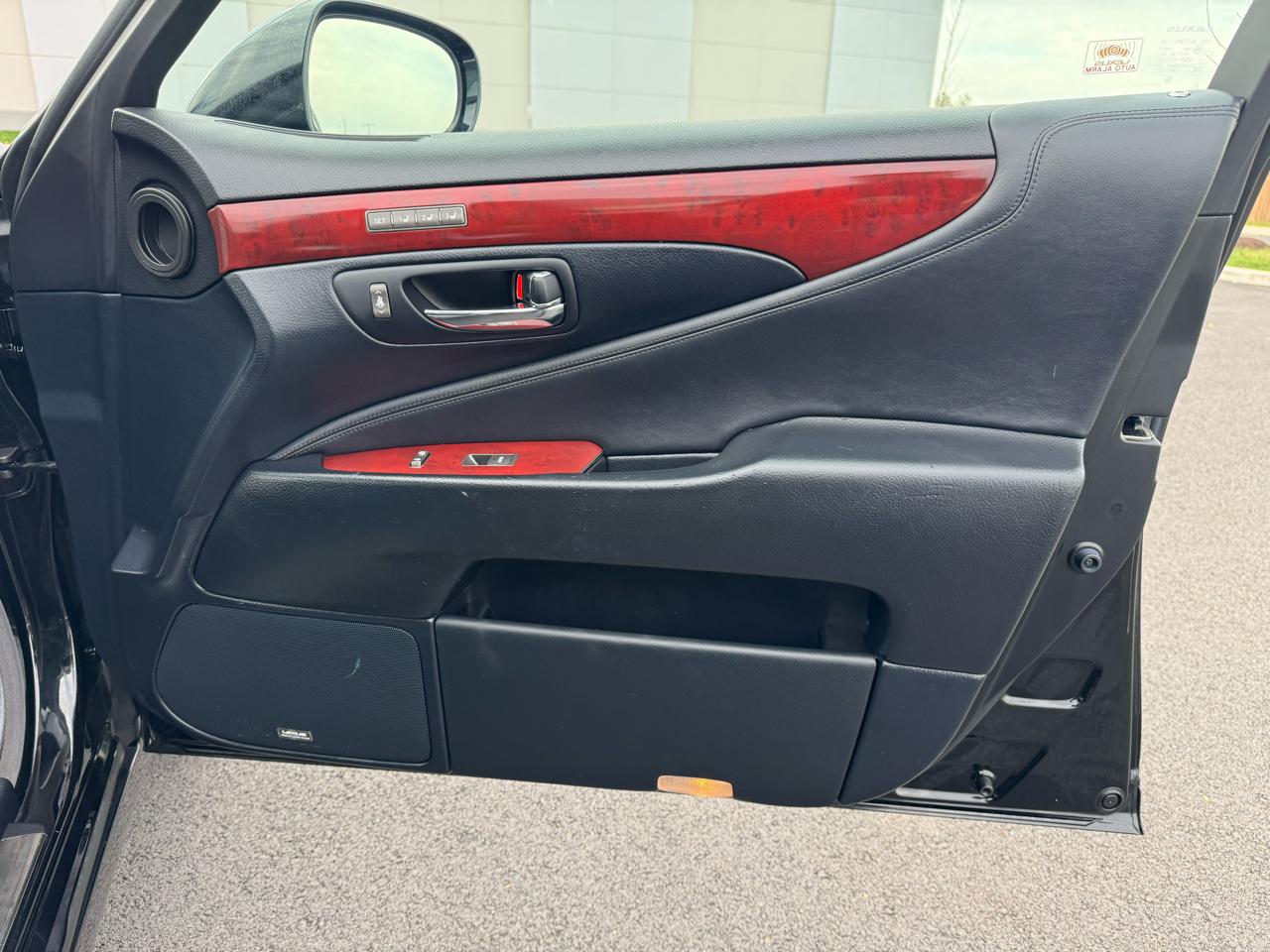 Lexus LS 460 Luxury Sedan AWD 2009