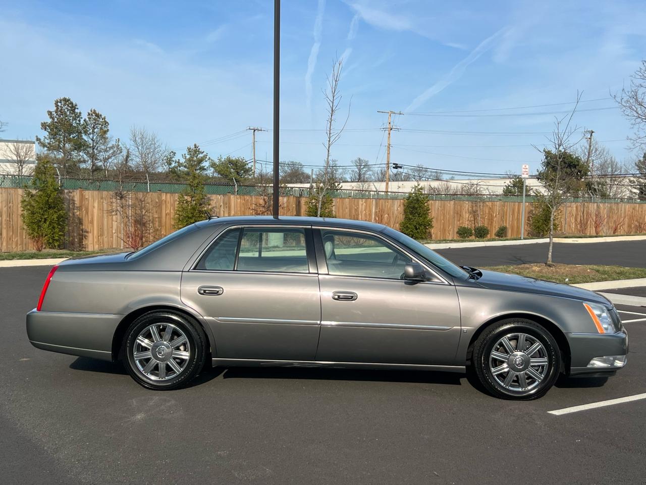 Cadillac DTS 4dr Sdn Luxury I 2006