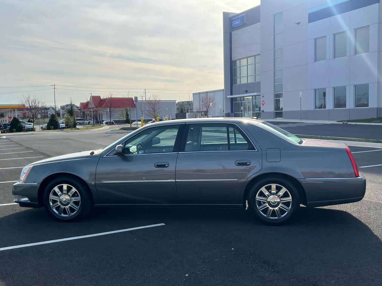 Cadillac DTS 4dr Sdn Luxury I 2006