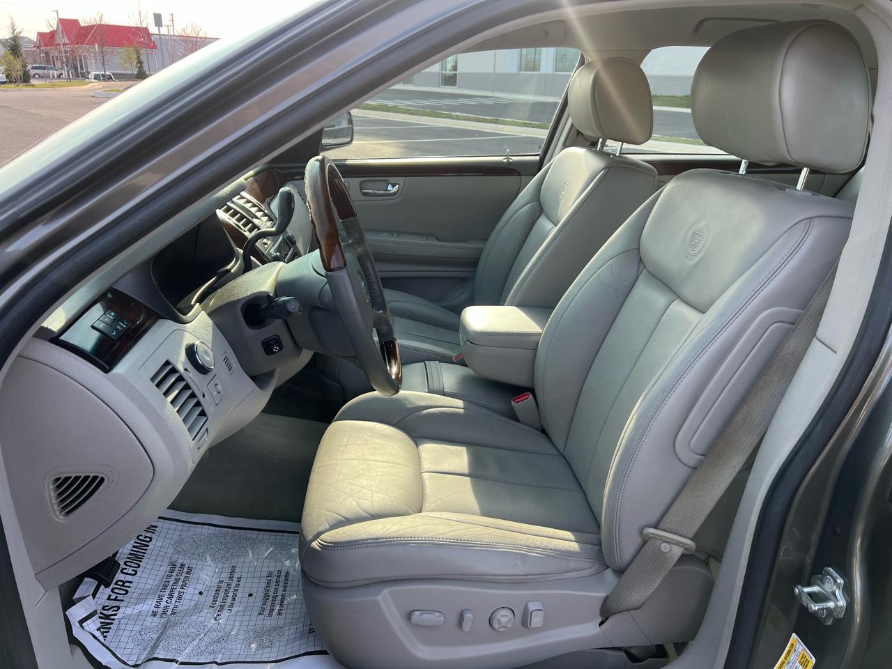 Cadillac DTS 4dr Sdn Luxury I 2006