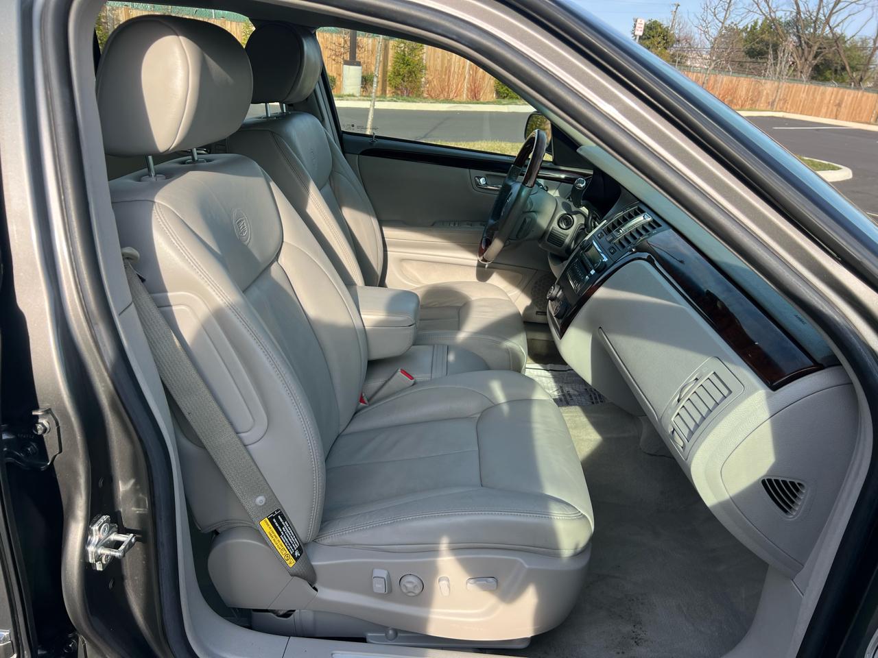 Cadillac DTS 4dr Sdn Luxury I 2006