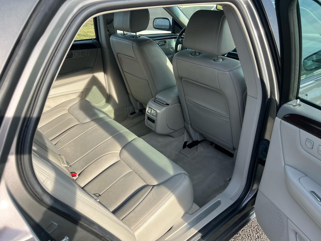 Cadillac DTS 4dr Sdn Luxury I 2006