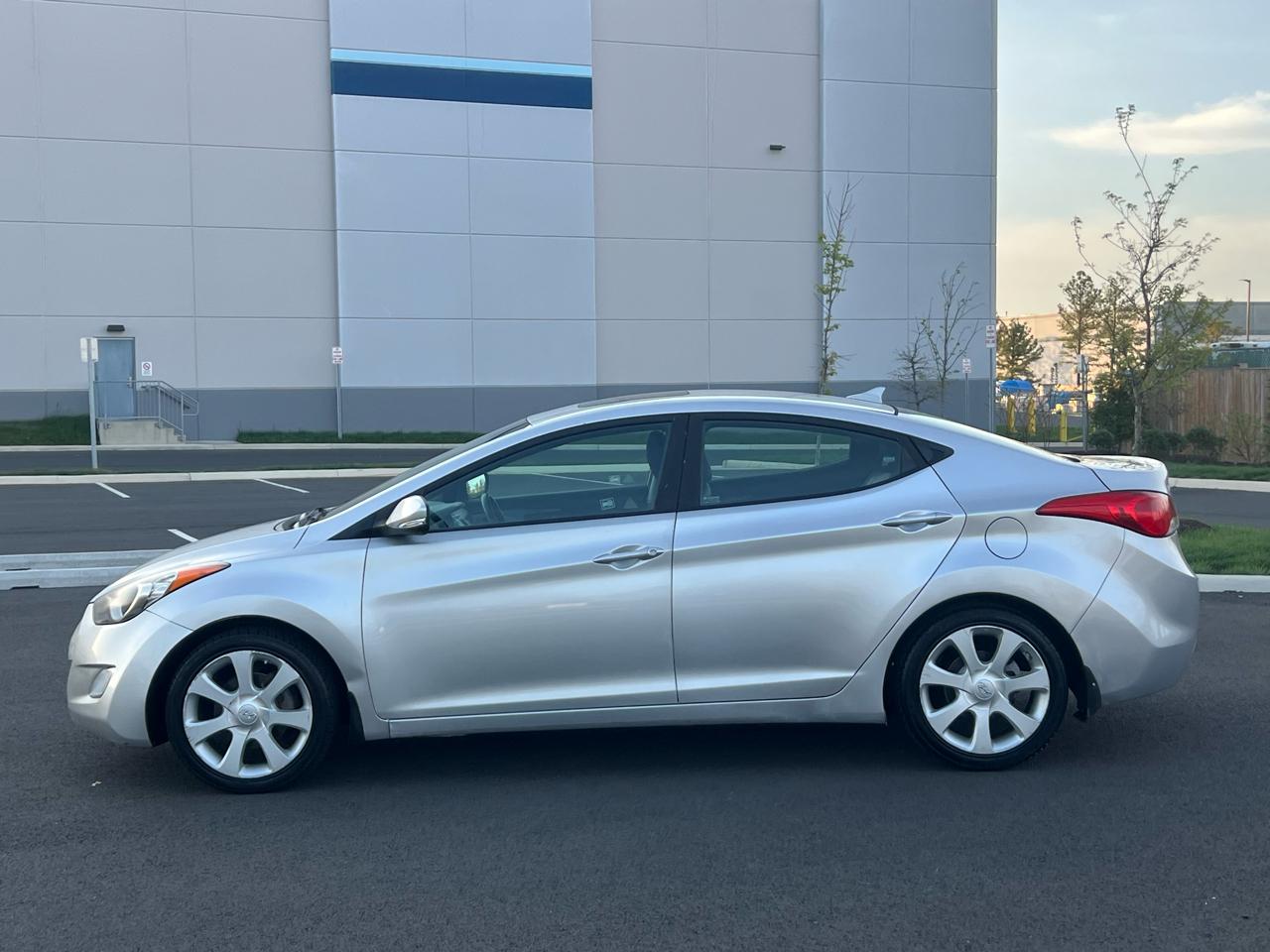 Hyundai Elantra Limited 2012