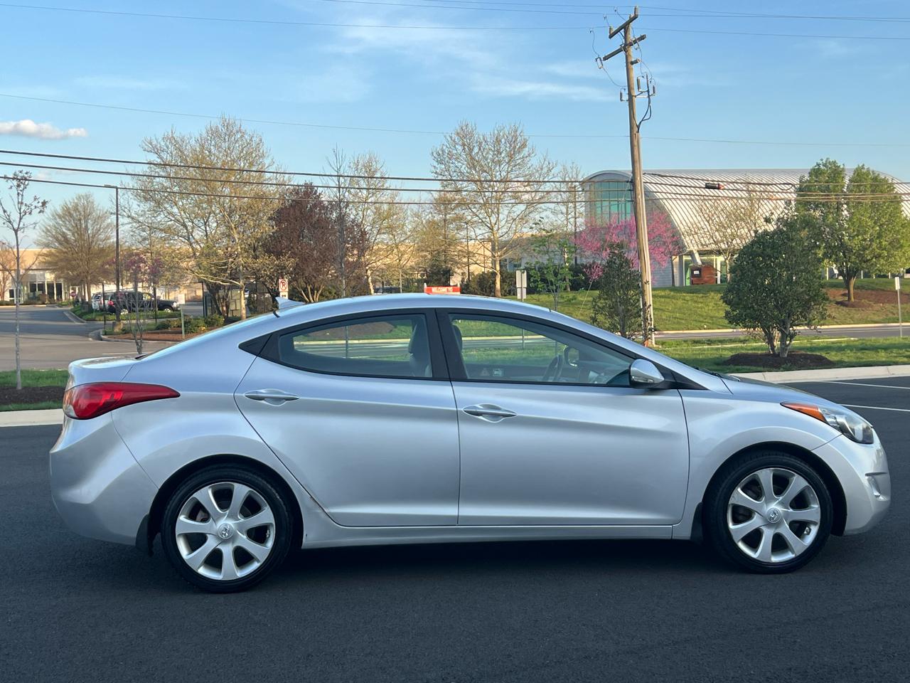 Hyundai Elantra Limited 2012