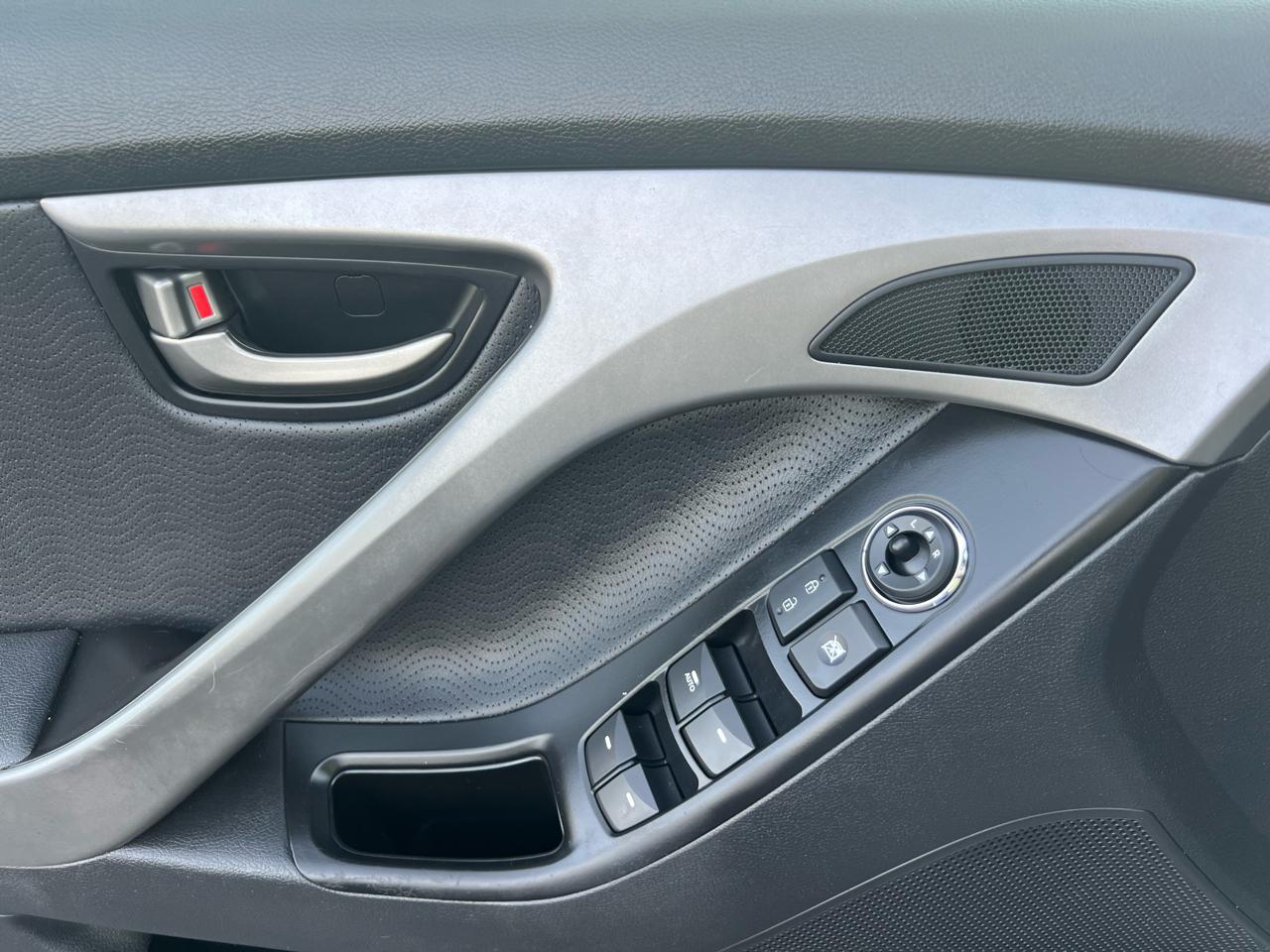 Hyundai Elantra Limited 2012