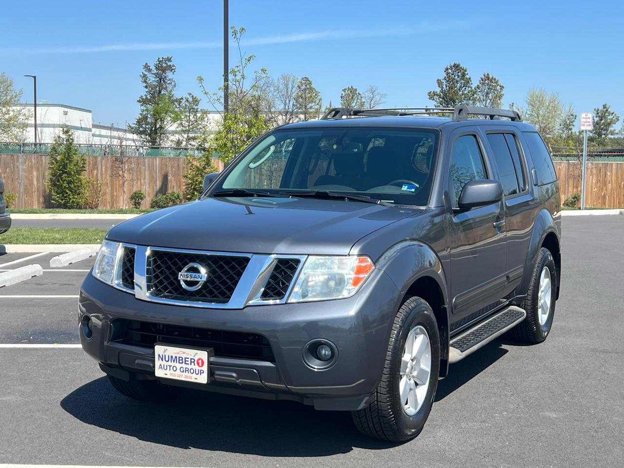 Nissan Pathfinder LE 4WD 2012