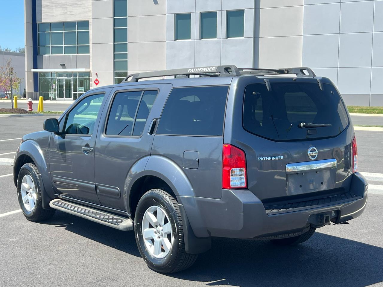 Nissan Pathfinder LE 4WD 2012