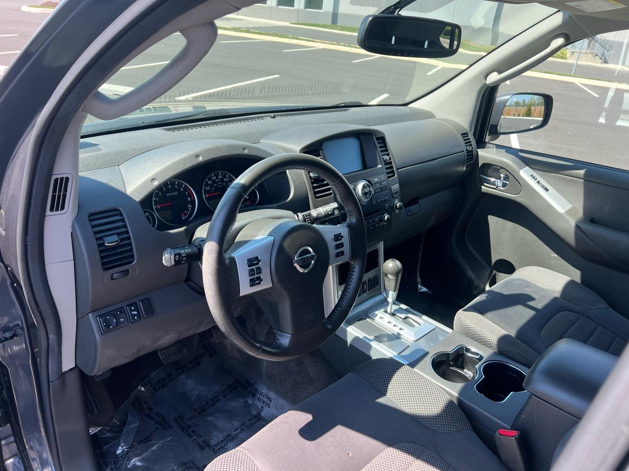 Nissan Pathfinder LE 4WD 2012