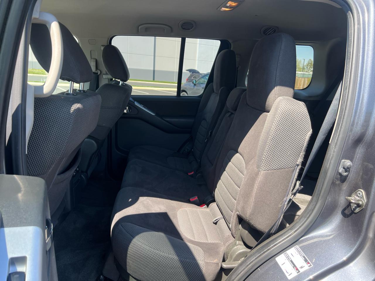 Nissan Pathfinder LE 4WD 2012