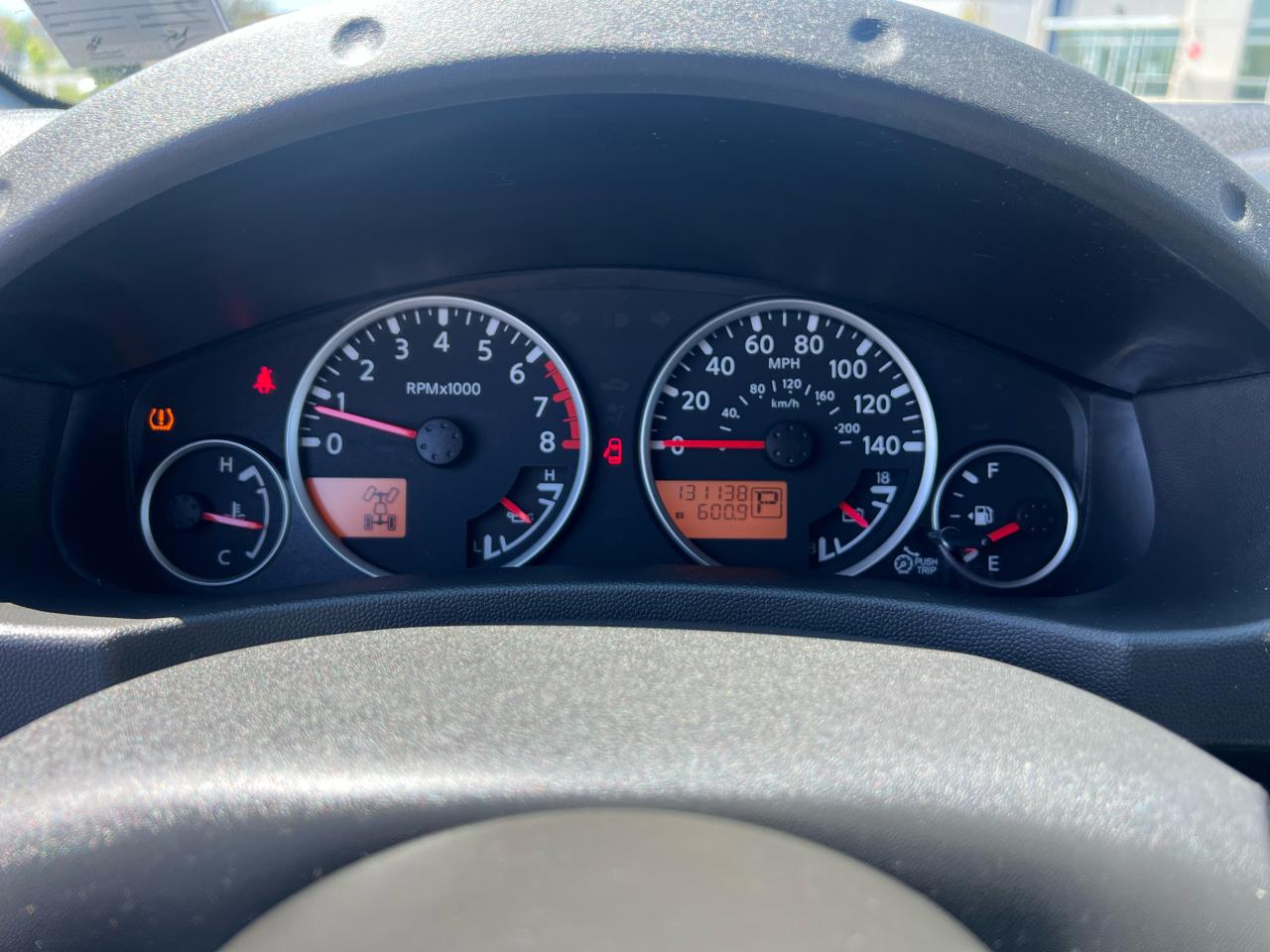 Nissan Pathfinder LE 4WD 2012