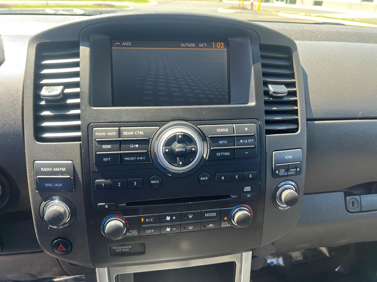 Nissan Pathfinder LE 4WD 2012