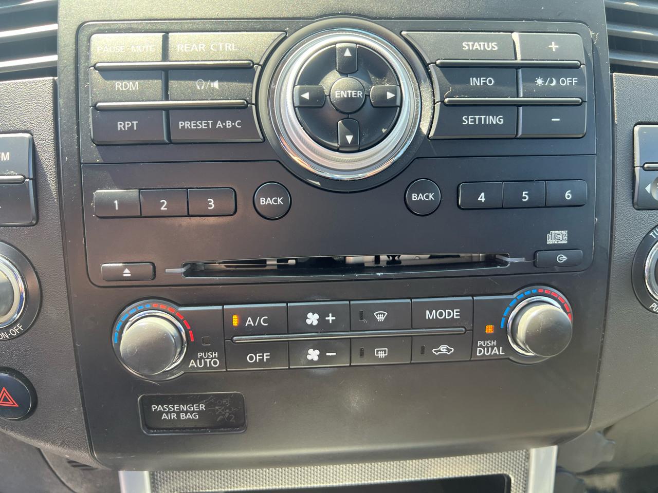 Nissan Pathfinder LE 4WD 2012