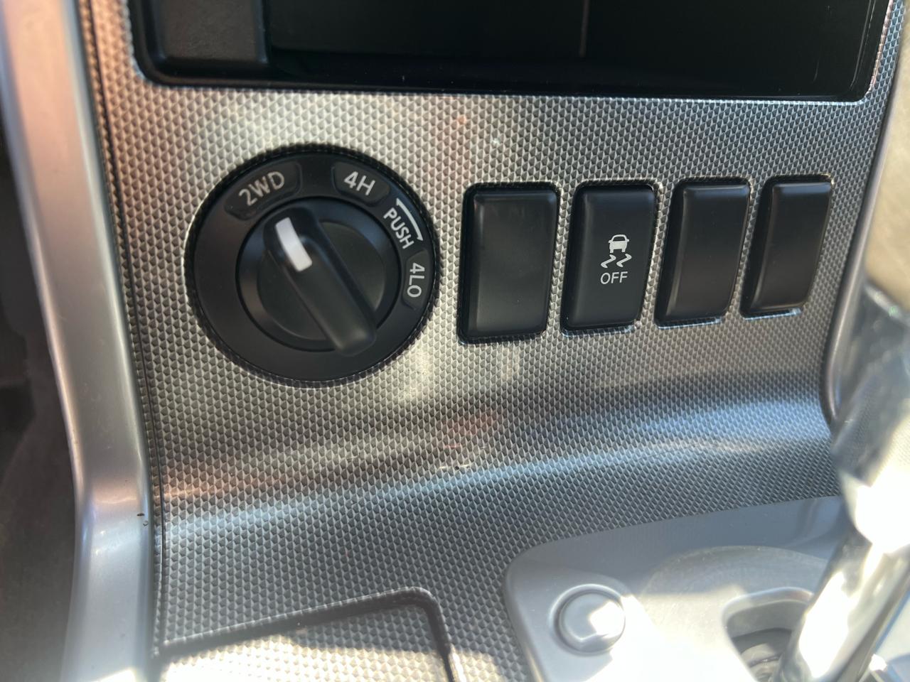 Nissan Pathfinder LE 4WD 2012