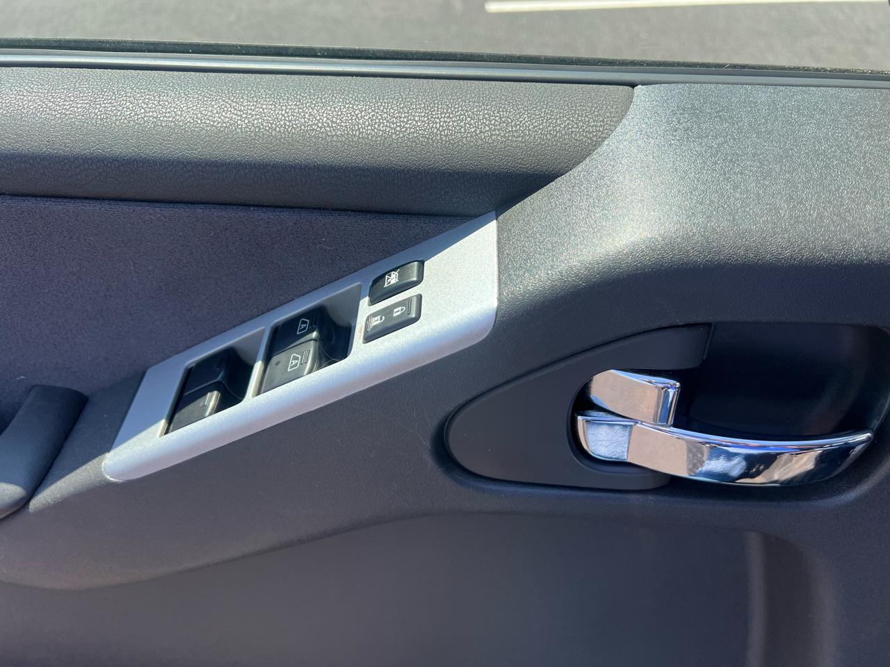 Nissan Pathfinder LE 4WD 2012