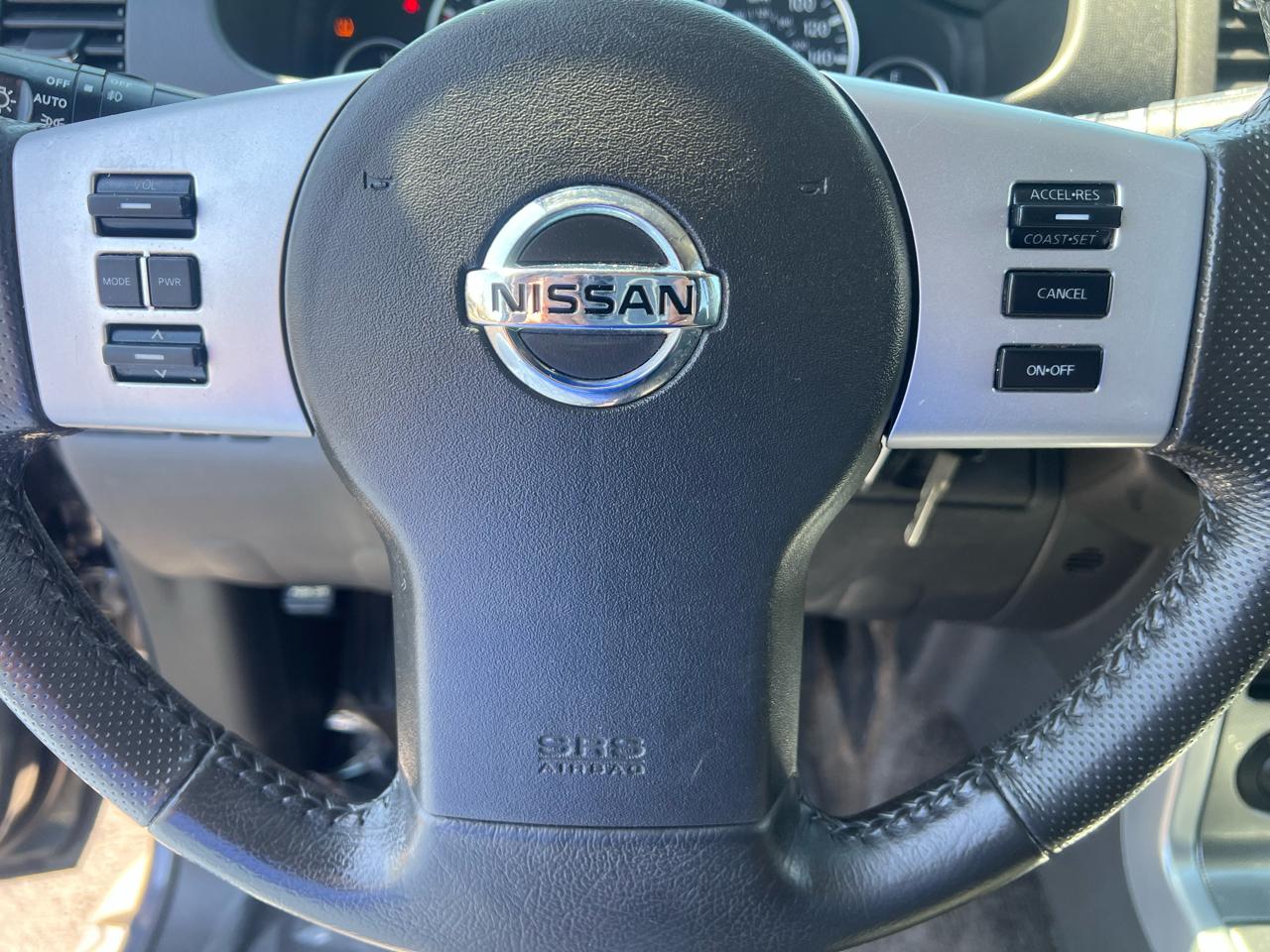 Nissan Pathfinder LE 4WD 2012