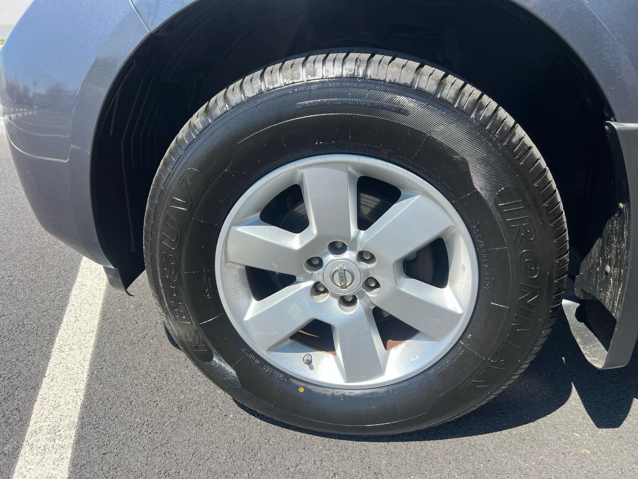 Nissan Pathfinder LE 4WD 2012