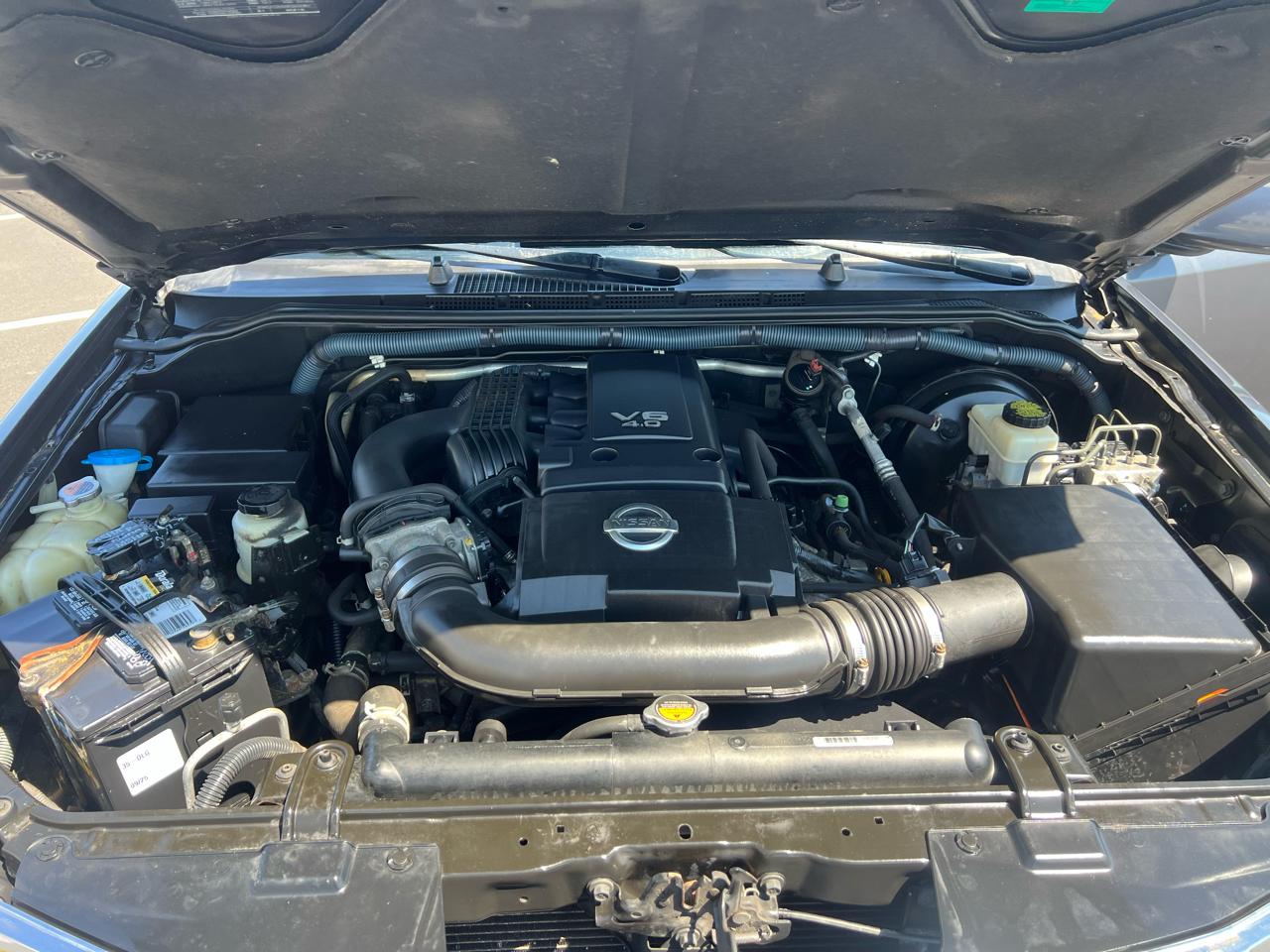 Nissan Pathfinder LE 4WD 2012