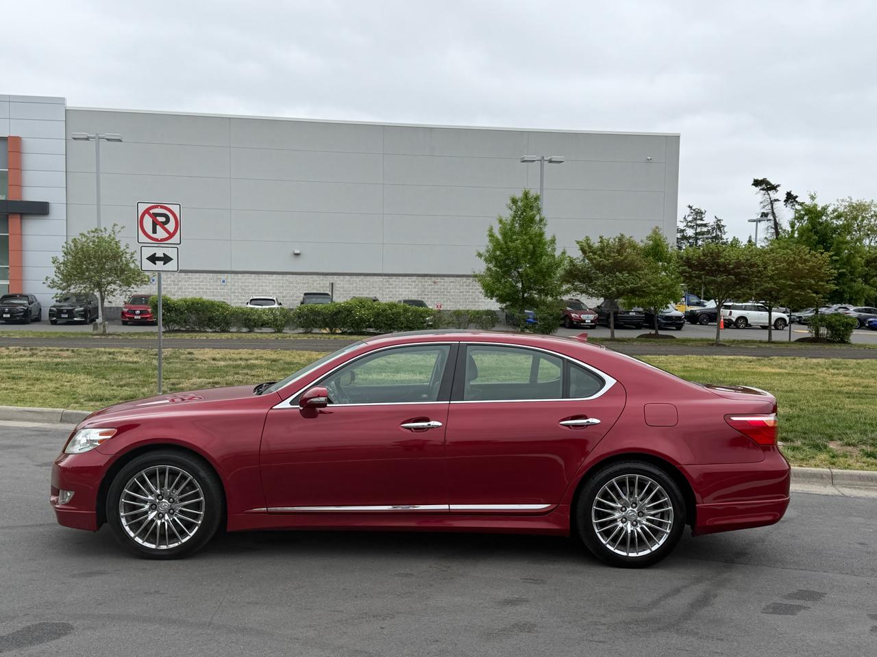 Lexus LS 460 Luxury Sedan 2010