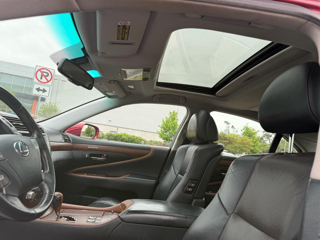 Lexus LS 460 Luxury Sedan 2010