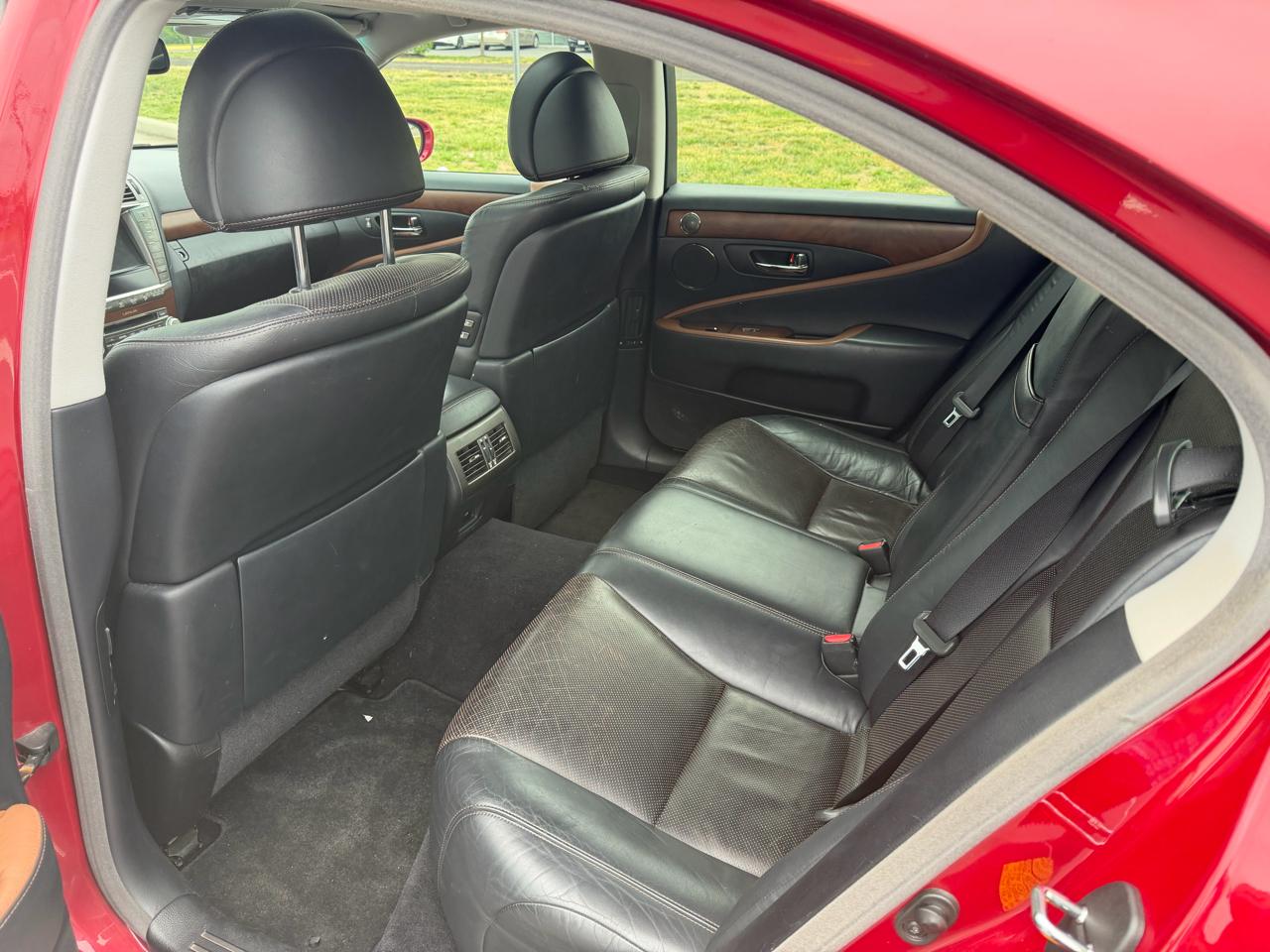 Lexus LS 460 Luxury Sedan 2010