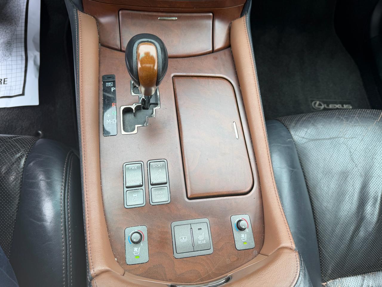 Lexus LS 460 Luxury Sedan 2010