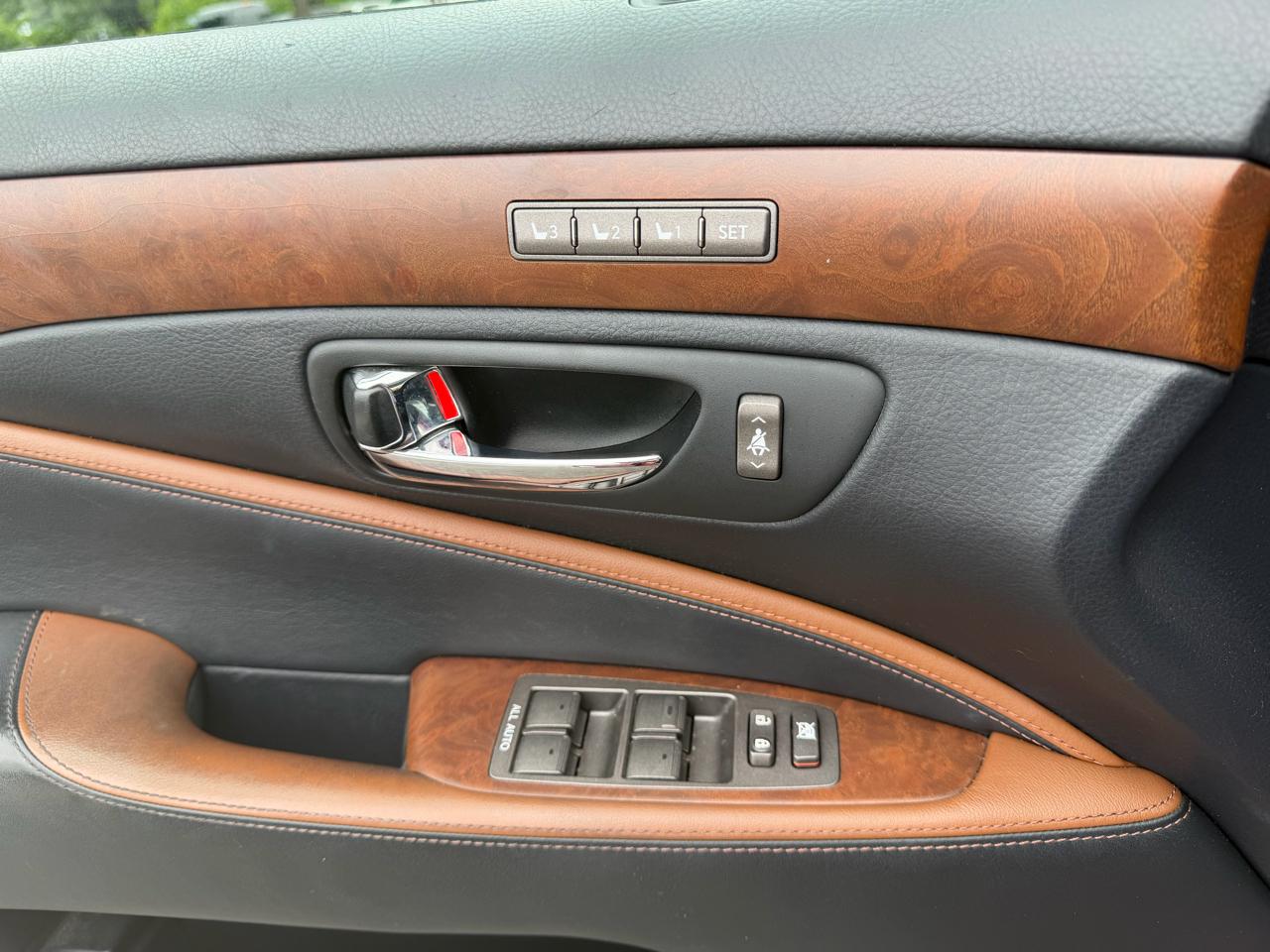 Lexus LS 460 Luxury Sedan 2010