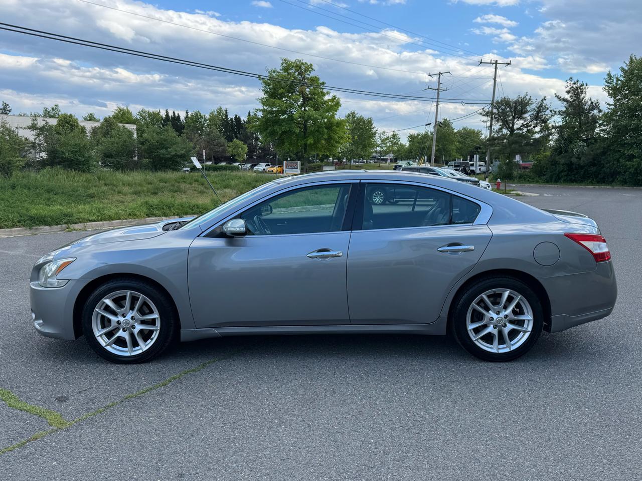 Nissan Maxima SV 2009