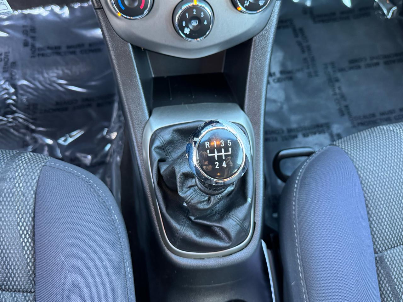 Chevrolet Sonic LT Manual Sedan 2013
