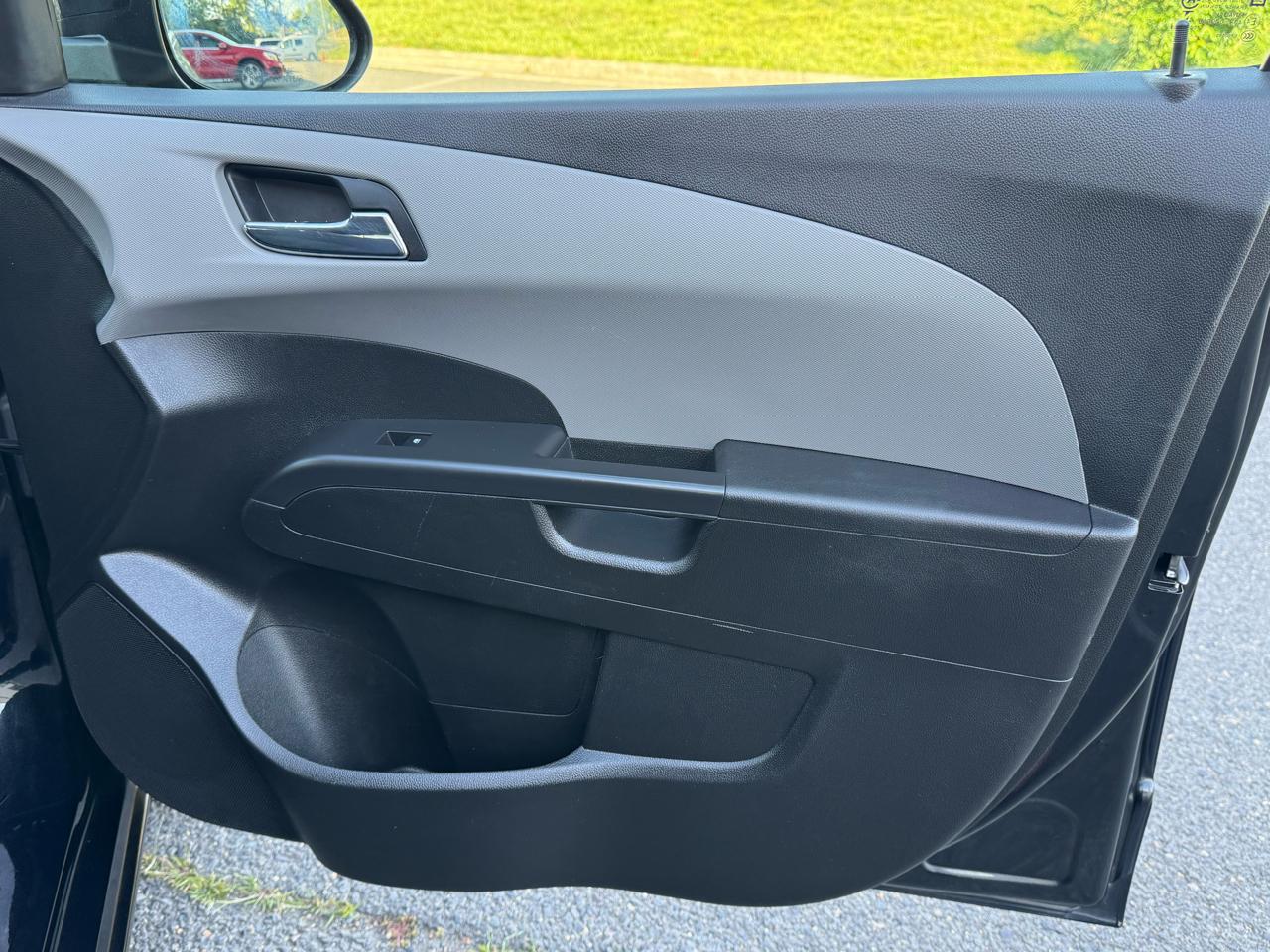 Chevrolet Sonic LT Manual Sedan 2013