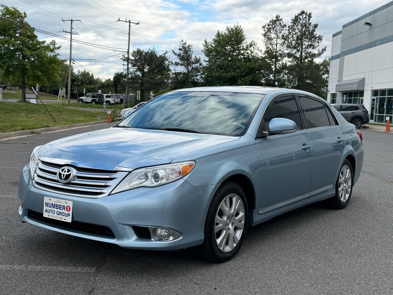 Toyota Avalon 4dr Sdn Limited (Natl) 2012