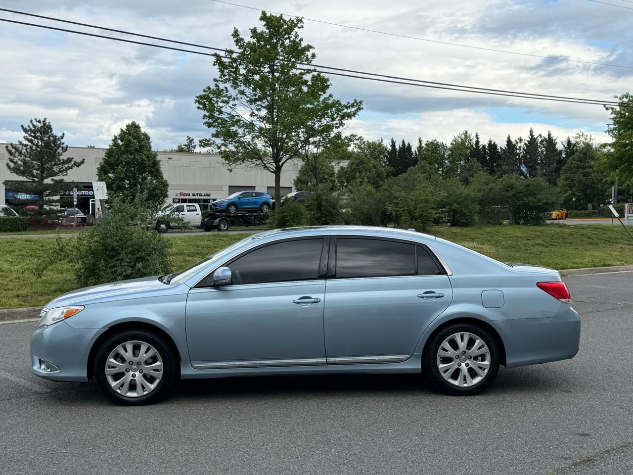 Toyota Avalon 4dr Sdn Limited (Natl) 2012