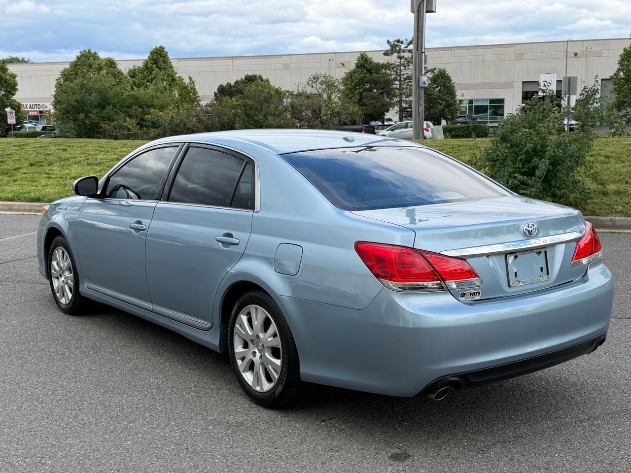 Toyota Avalon 4dr Sdn Limited (Natl) 2012