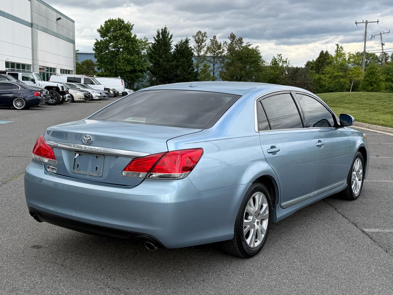 Toyota Avalon 4dr Sdn Limited (Natl) 2012