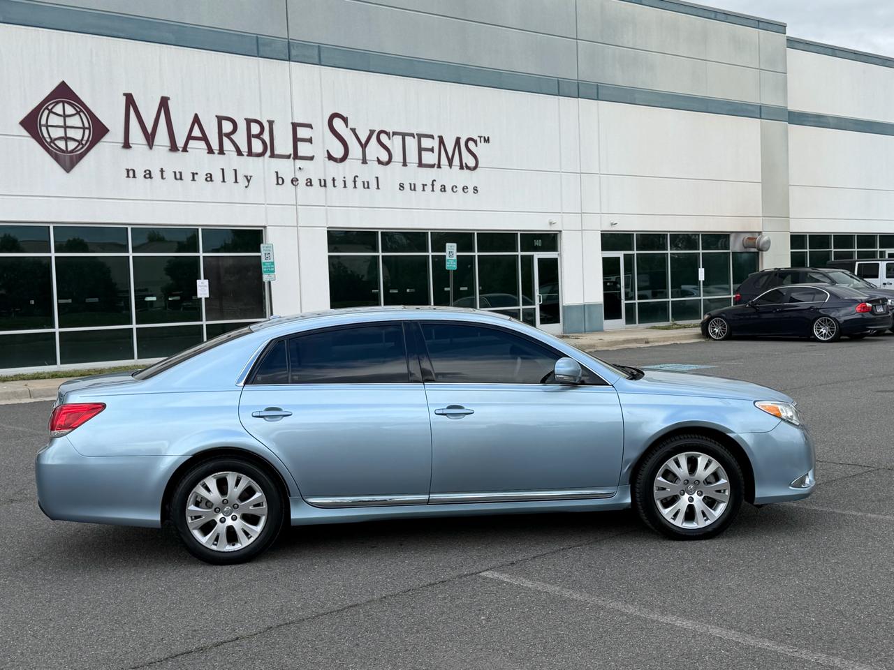 Toyota Avalon 4dr Sdn Limited (Natl) 2012