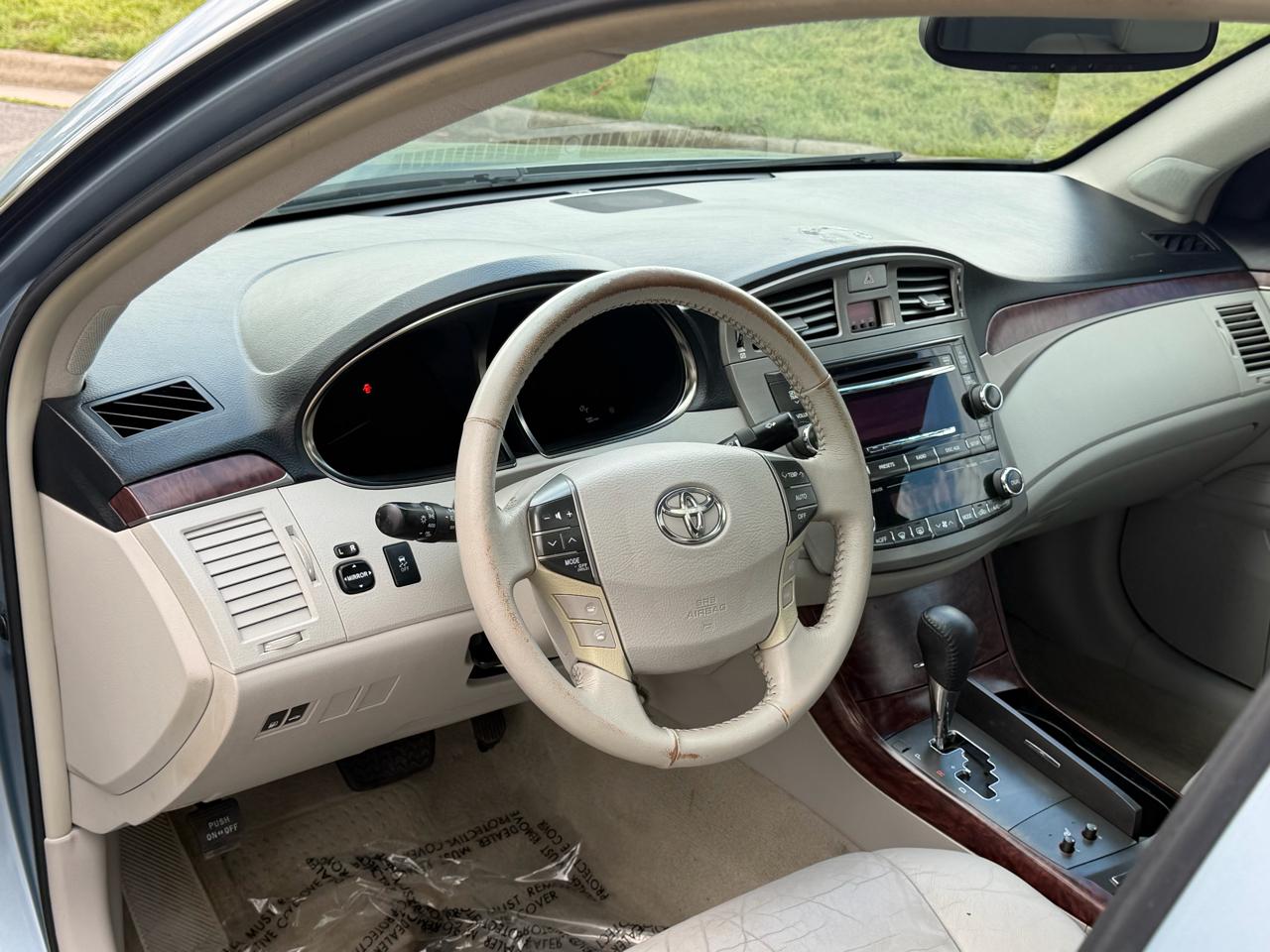 Toyota Avalon 4dr Sdn Limited (Natl) 2012