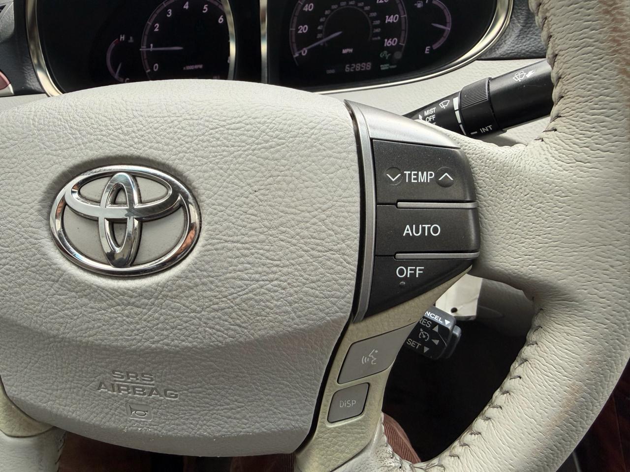 Toyota Avalon 4dr Sdn Limited (Natl) 2012