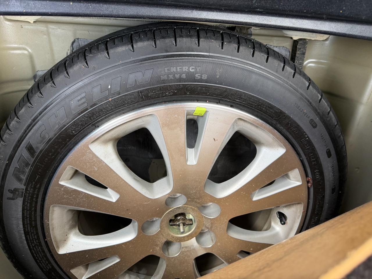 Toyota Avalon 4dr Sdn Limited (Natl) 2012
