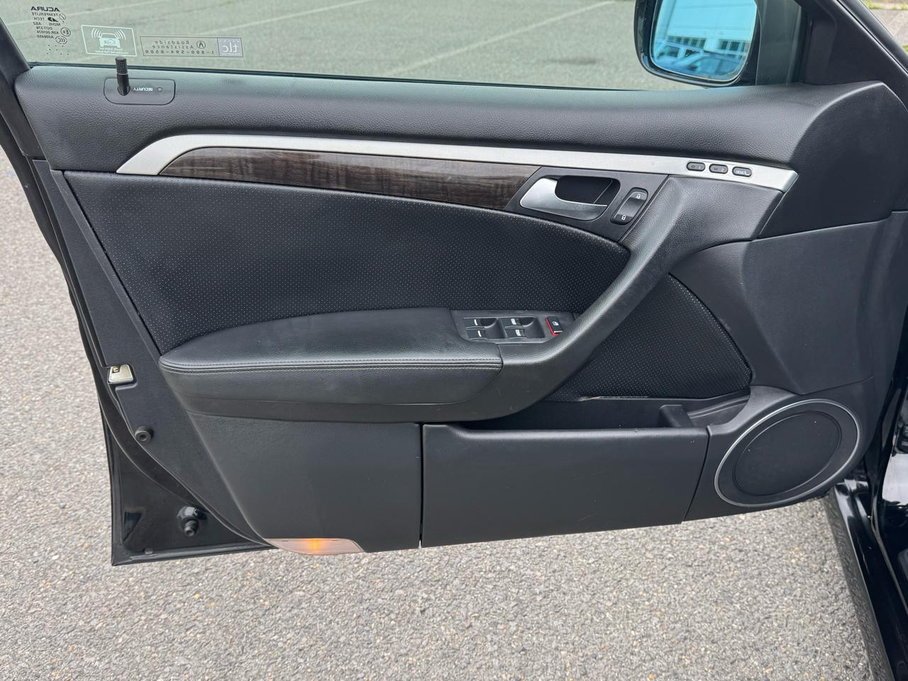 Acura TL 5-Speed AT with Navigation System 2008
