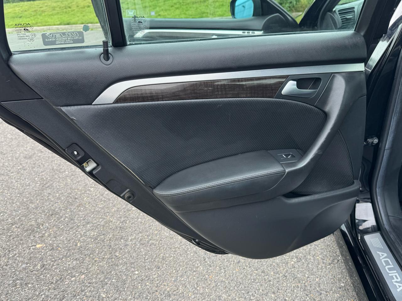 Acura TL 5-Speed AT with Navigation System 2008