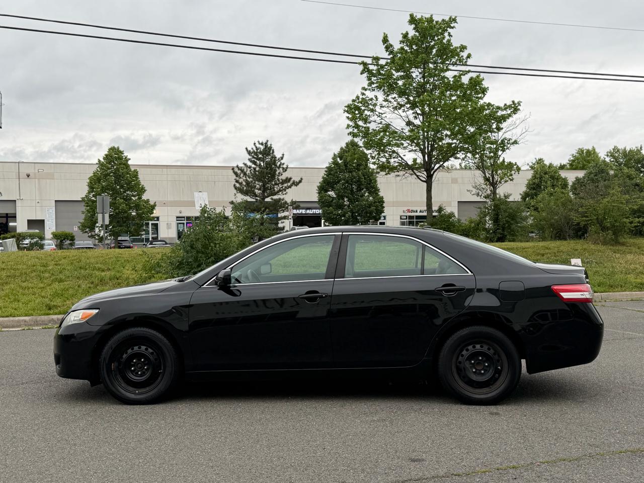 Toyota Camry Base 6-Spd AT 2011